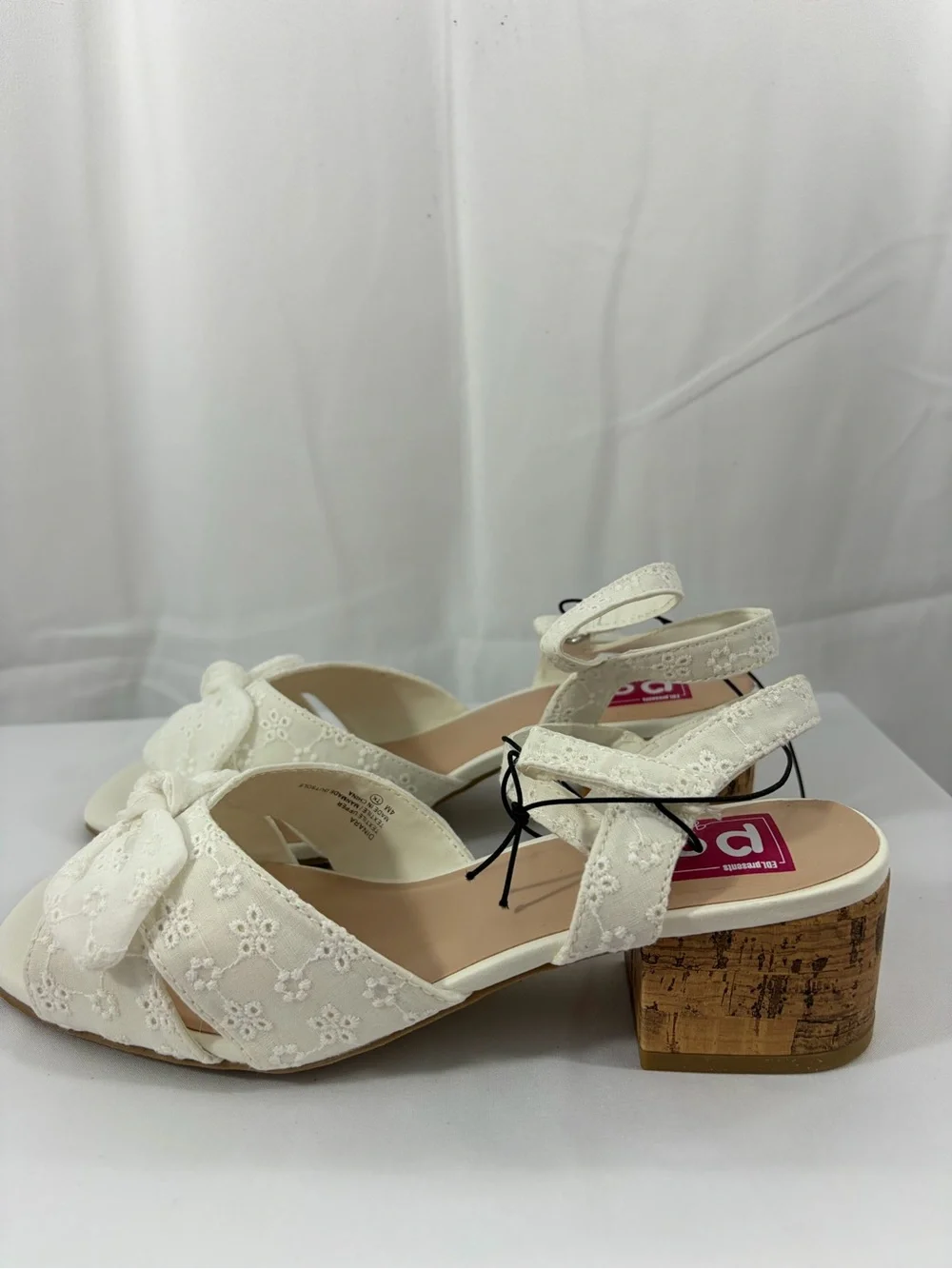 NWT pop Girl Size 4 White Bow Accent Sandals